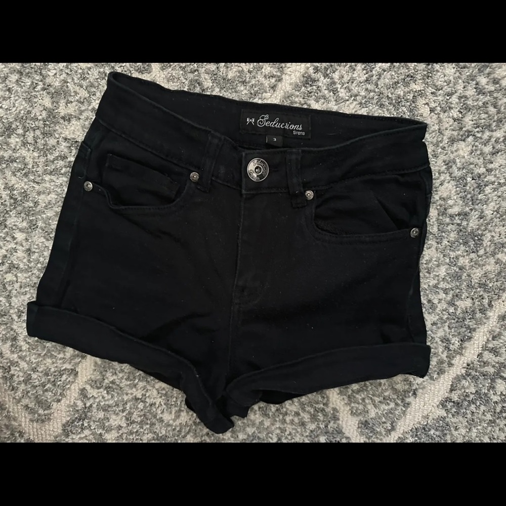 Women’s Sedlucions Sirens black shorts in size 3